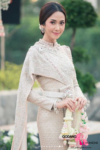 แฟชั่นดารา ยุ้ย
